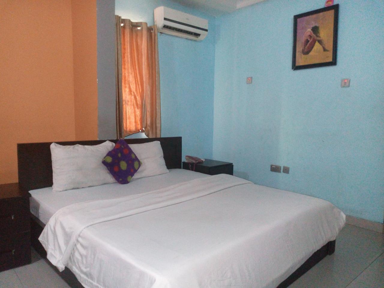 Flamingo Hotel Festac Town Exterior photo
