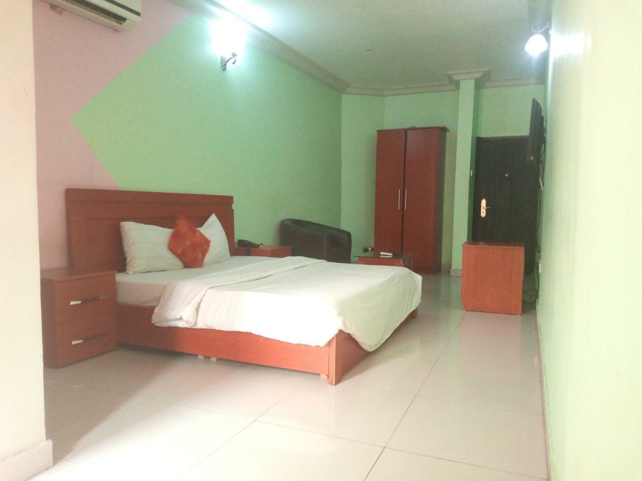 Flamingo Hotel Festac Town Exterior photo